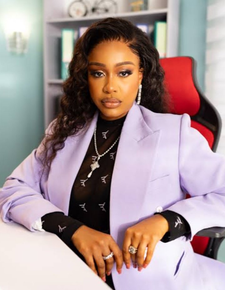 mcbrodabujo's tweet photo. Speaking of friends, I could smell the w1tch, Mariam from the start
Forcing a lifestyle she can't afford
I instantly knew she cooked the d34d body issue, when she was hammering on payment
I concluded she planned it but where I was wrong was when Victor supported her, at first https://t.co/ZvZvaxWaaK