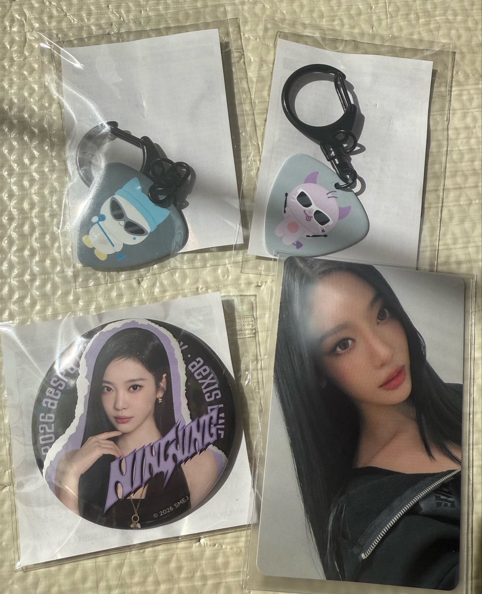 aespaランダムトイ 交換

(譲)画像のもの
(求)同種のジゼル、カリナ

郵送にて交換希望です
お気軽にお声がけください🙇‍♀️

#aespa_SYNK_aeXISLINEinJAPAN