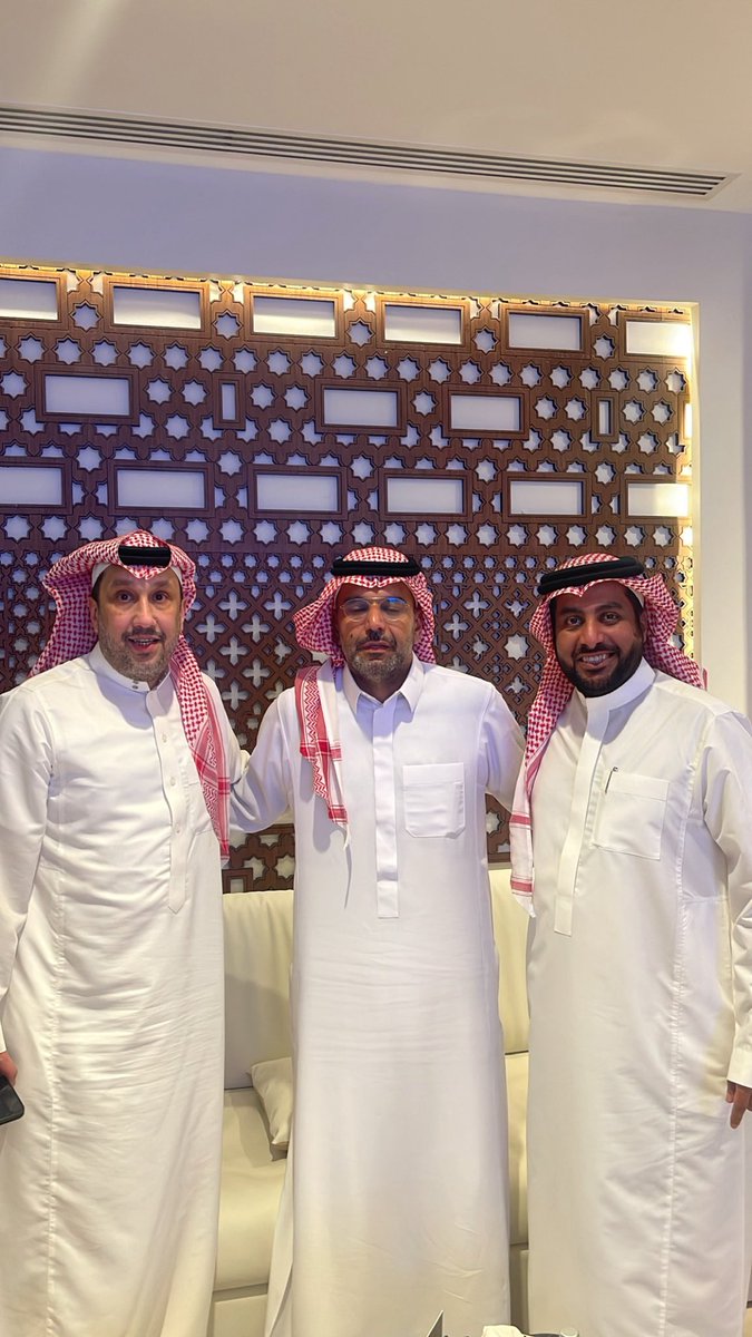 Mbarabbaaa's tweet photo. #الاهلي_بطل_النخبة_الآسيويه 
الف الف مليون مبروك للـ #الملكي https://t.co/fR5kZTwB7B