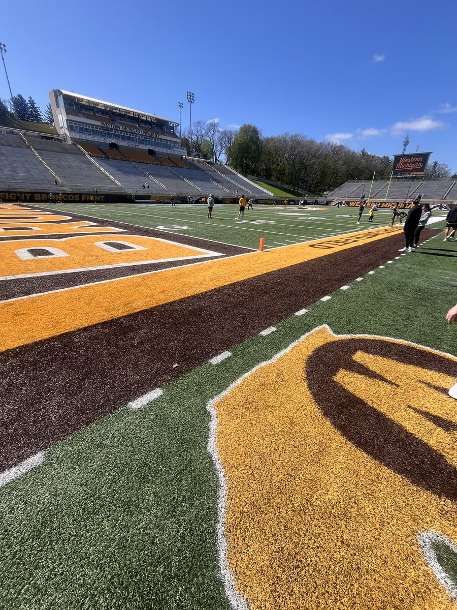 Ajemison6's tweet photo. Great day back down in the zoo!🐎 for the @WMU_Football spring game 
@OrryHellenbrand @GreerMartini48 @KCJagsFootball @DJRSwework https://t.co/grb4EejhjG