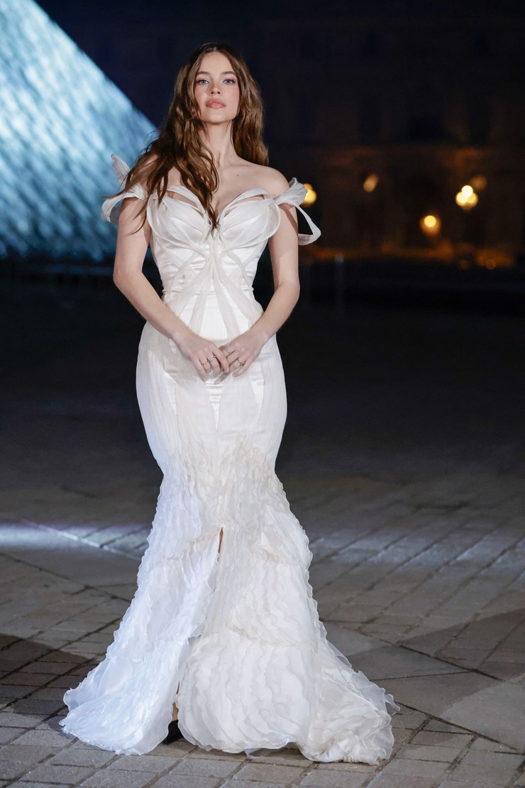 vsxarg's tweet photo. Barbara Palvin at the Grand Dîner du Louvre en Paris, France — March 03, 2026. https://t.co/4mCnp7EZIl