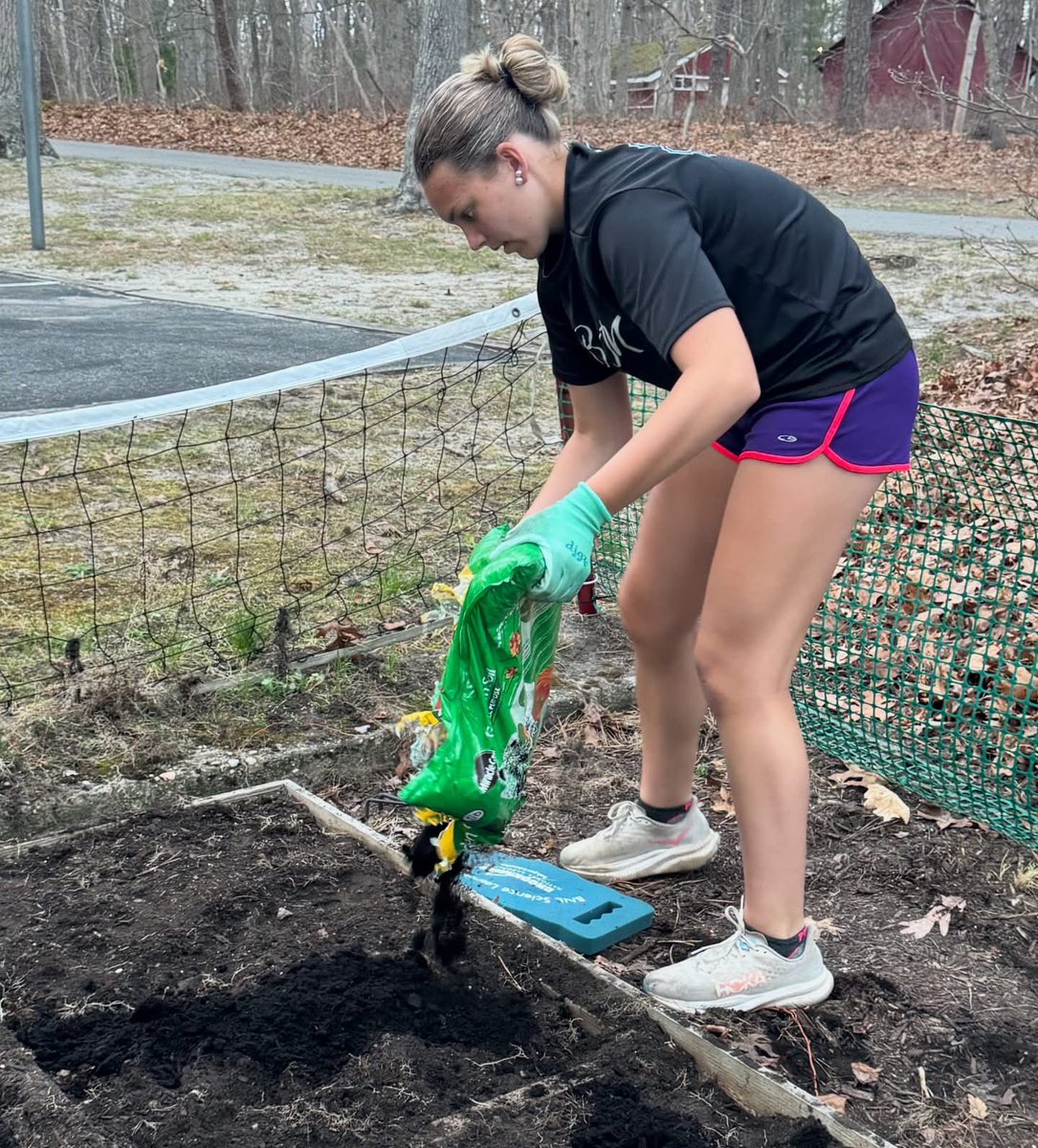 addie_ingwersen's tweet image. Did some planting at the Girl Scout campground this week in their community gardens. Paying it forward for the younger girls to enjoy! 🌼🌺🌹🌱 
#mambamentality #builtdifferent #hardestworkerintheroom
@ImCollegeSoccer @ImYouthSoccer @imwomenssoccer @SteveCoxonCSN  @TheSoccerWire