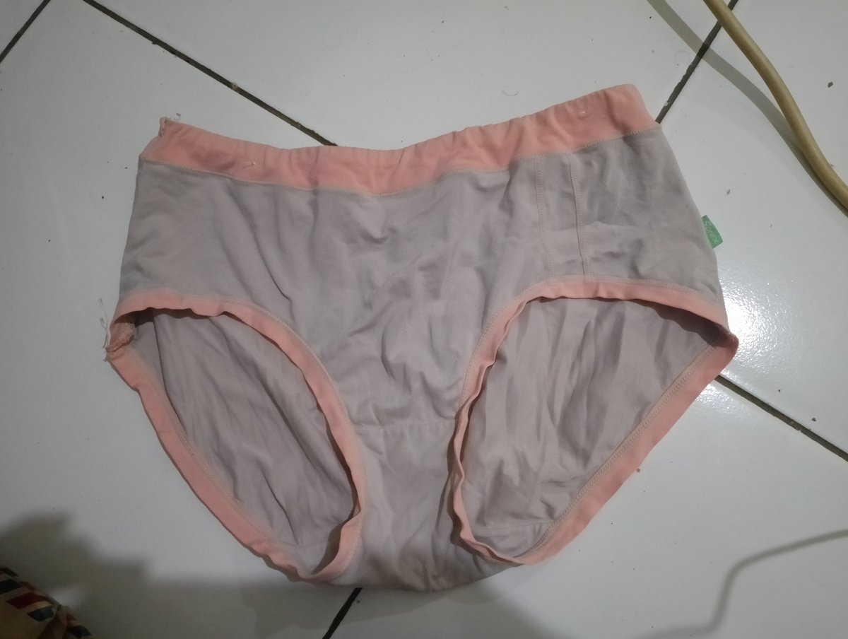 mesin59531's tweet photo. Kali ada yg mau borong ni,hasil hunting bra+foto yang punya.
#pecintabra #bra #pecintabh #huntingbra #behatetangga https://t.co/B1LrmW81MN
