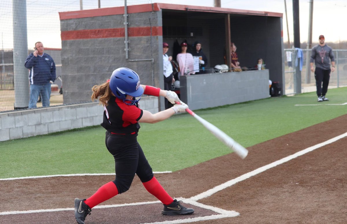 laylaadler9's tweet photo. So thankful for this season with Chapel Hill and everything it taught me! Thank you to my seniors and coaches for giving it all! Sad the season didn’t end the way we wanted, but so proud of the how we all fought! Can’t wait to start the summer season with @16uTXGloryRWB https://t.co/wvTqI9iMdK