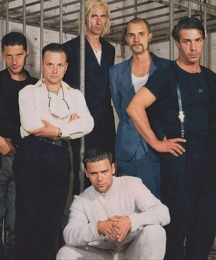 ellington_dawn's tweet photo. Saturday night tunes with my German friends #Rammstein #Boyband #TillLindemann #RichardKruspe #PaulLanders #FlakeLorenz #ChristophSchneider #OliverRiedel
@KirkLawless https://t.co/DOd5qRhkEv