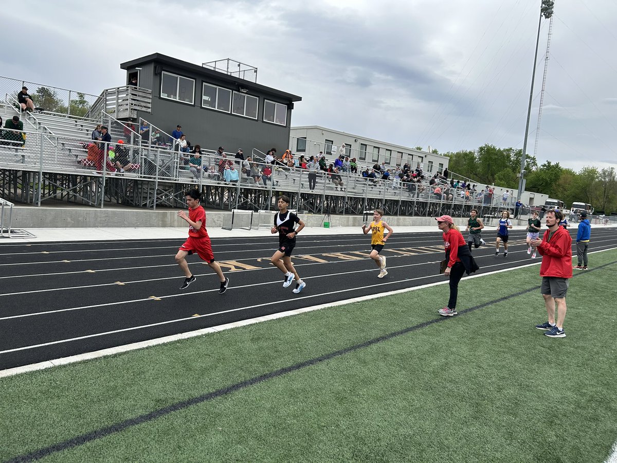 RCHS_DA_TF's tweet photo. It was great to have PAL Track and Field  compete on our campus today! It was great to get all these middle schoolers on our track, and congrats to all the athletes who competed! https://t.co/eN37gak8EB