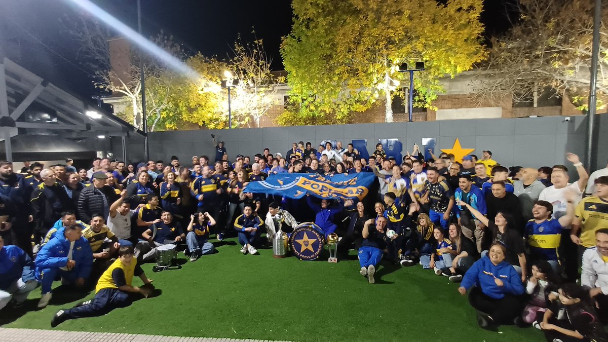 frentepxeneize's tweet photo. 𝑬𝑵𝑪𝑼𝑬𝑵𝑻𝑹𝑶 𝑷𝑶𝑹 𝑳𝑨 𝑨𝑴𝑰𝑺𝑻𝑨𝑫 𝑿𝑬𝑵𝑬𝑰𝒁𝑬 🫂💙💛💙
#BocaJuniors #Boca #CABJ #FPX #FrentePopularXeneize https://t.co/PcFOAuzWaL