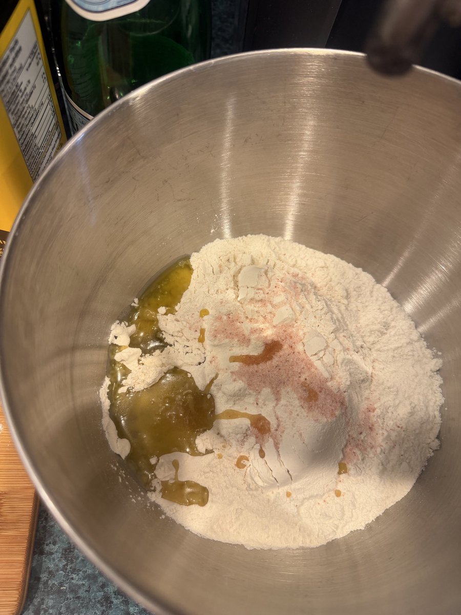 First time making olive bread 🫒🍞

#LetsSeeHowItTurnsOut 😅