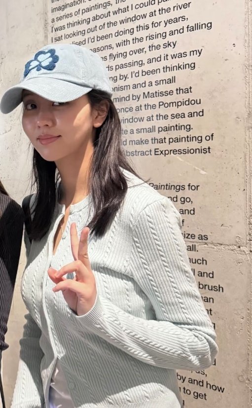 daywithlyan's tweet photo. OP saw Sohyun at the Damien Hirst exhibition held at MMCA Seoul yesterday https://t.co/V1nMoOF3FX