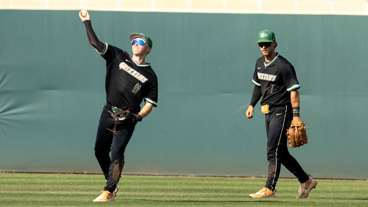 GGC_Baseball's tweet image. Baseball Concludes Regular Season with Series Sweep. Grizzlies walk off the finale in extra innings.

📰 - tinyurl.com/4y2bmazc

#ClawsOut