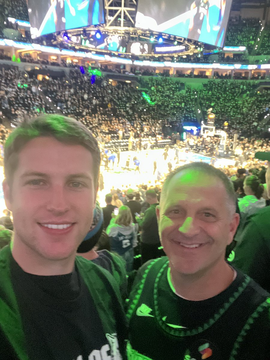 PhilKuemmel11's tweet photo. #PackPix #WolvesBack #NBAPlayoffs https://t.co/OMCz1bfOaU