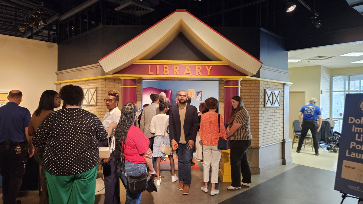 DrPSW_PKC's tweet photo. Ribbon cutting for the Dolly Parton Imagination Library at the Children's Museum in Portsmouth.  1st in the region.  Its all about early literacy. Community In Action. PPS showed Up❗️@PortsVASchools @PPSPREK @pps_FedsPreK @in8days  @ebracyPPS @cardellpatillo https://t.co/WkLhTEDA0W