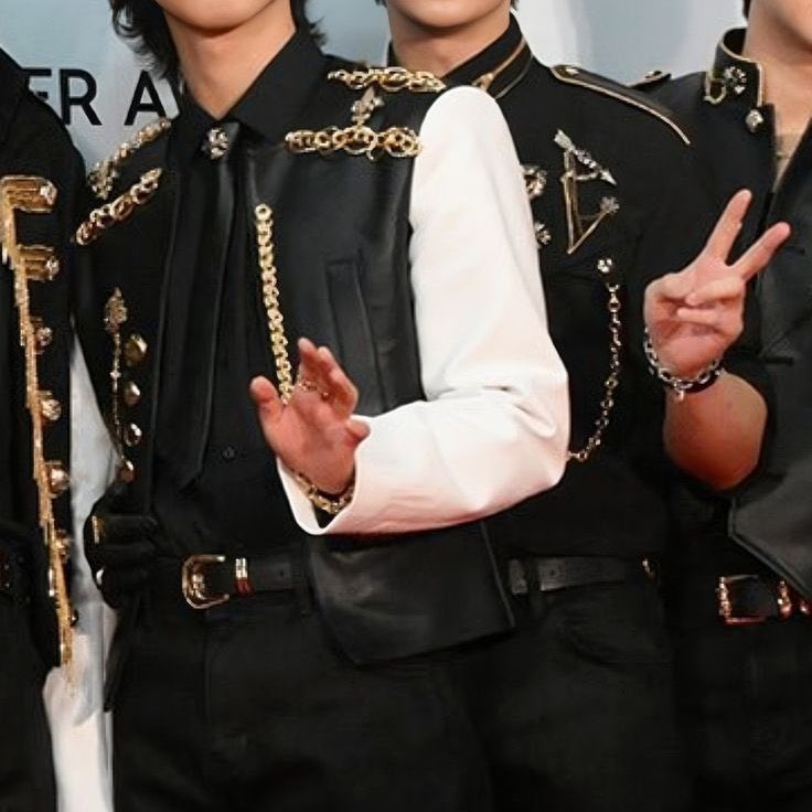 mel 🐇 tweet media