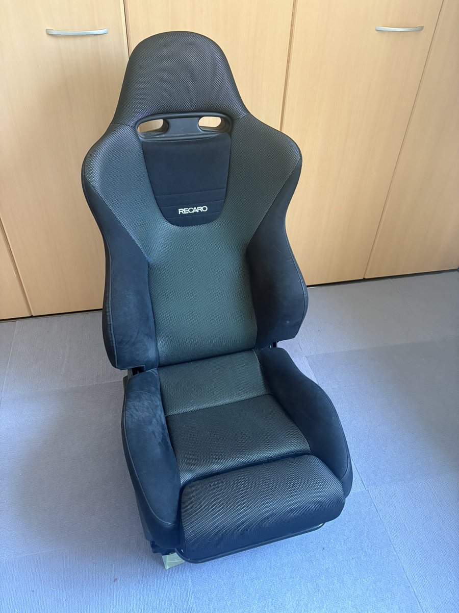 urastypes's tweet photo. 売り
CL7純正レカロ 運転席側
とりあえず3万で！
発送は面倒なので秋田県内で手渡し可能な人 https://t.co/9iefoQR81U