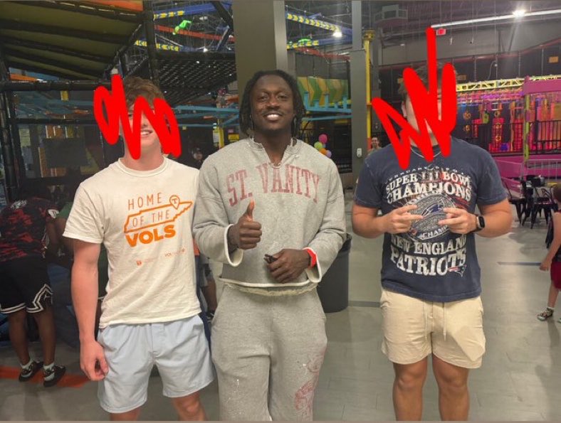 MayeIsKing tweet media