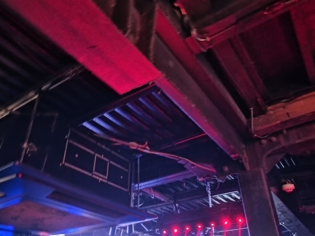 overme_yeah's tweet photo. 昨夜は豊橋Atlantikaで「SO SMASH IT」。小洒落たBARの地下でアンダーグラウンドなバンドの宴🎶
#WALLOW
#PERMARS
#LOWNOISETAPE
#FUNCLUB
#バビロンブレイカーズ
楽しかったです。
それにしてもバビロンブレイカーズのエネルギーの出力は凄まじかった！最高でした！ https://t.co/qlIR8P98oO