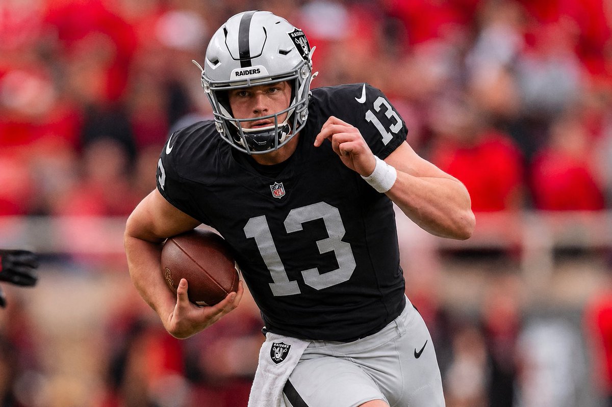 CollegeFBPortal's tweet photo. NEW: Baylor QB Sawyer Robertson is signing with the Las Vegas Raiders @SawRobertson12 🚨 https://t.co/f5RFa0SyWi