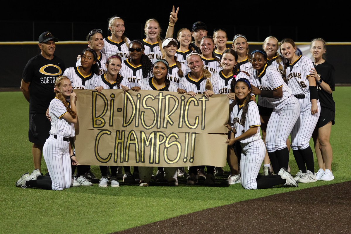 PeytonBerry2028's tweet image. Bi-District Champs!!! I also hit my first 💣 on the left side. Ready for Round 2. 
#BangBang  @hotshotsnation #OakEm @kohs_softball @terry_seneca @gipalme @ironwillsc @tagupsoftball @TAProfileAPP @SBRRetweets @D1Softball @CoastRecruits @maxpreps @prepsoftball @toppreps