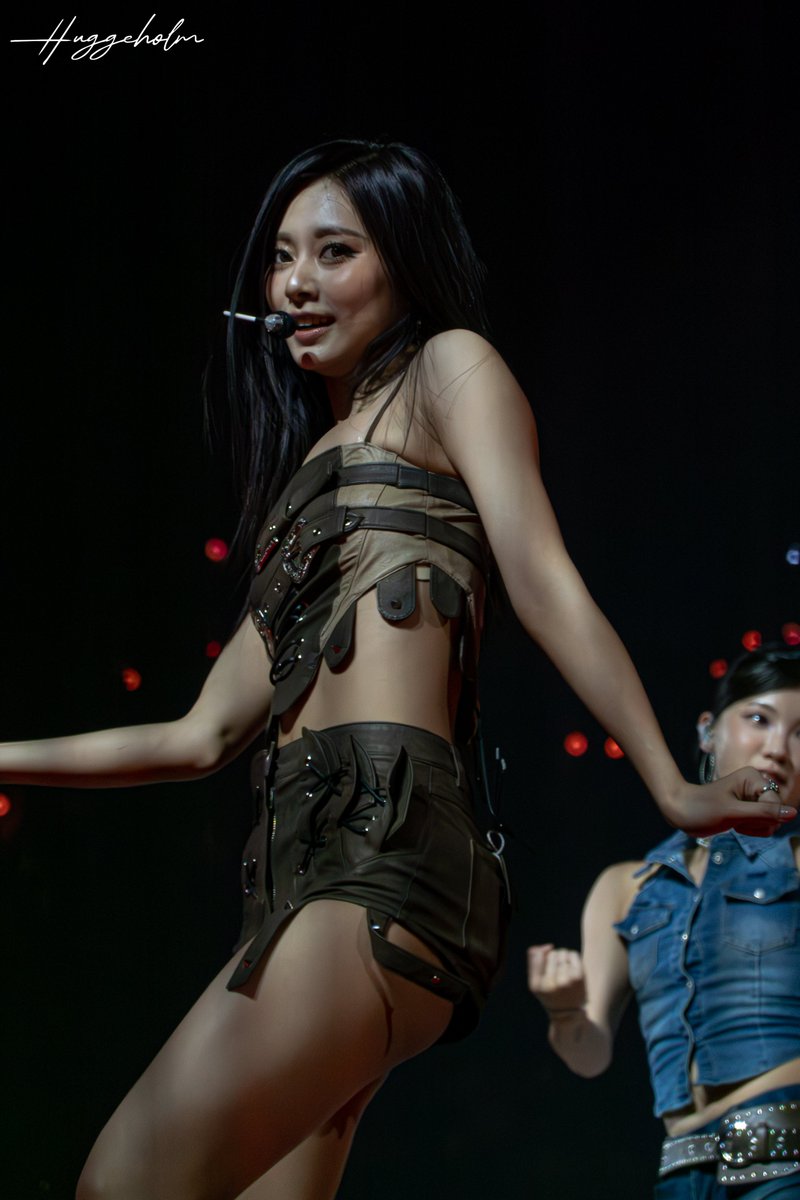 huggeholm's tweet image. 20251109 子瑜

#TZUYU #쯔위 #ツウィ #子瑜 #TWICE #트와이스 #トワイス