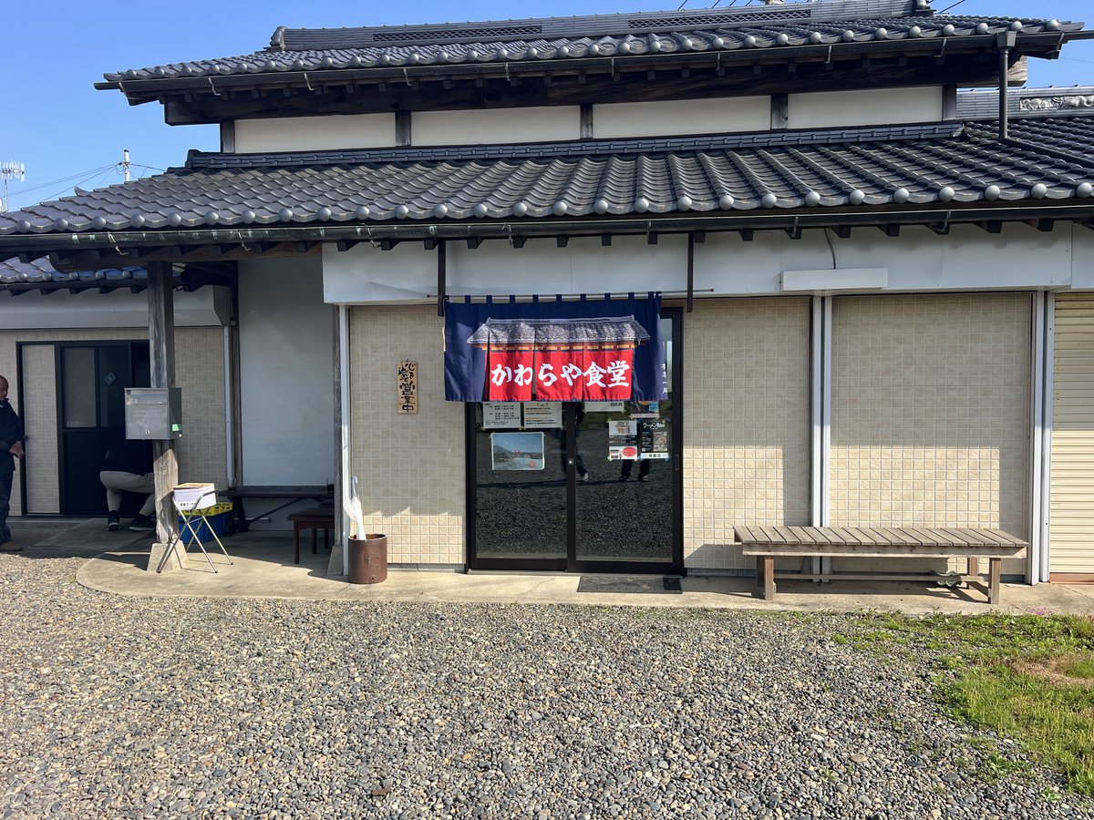 olaf1016's tweet photo. かわらや食堂@君津市

朝チャーセット（チャーシュー麺＋小櫃のお米＆卵のプレミアムTKG）🐷🍜🥚🍚
かずさブラック変更⚫️
メンマ🟨
薬味🧅
のり⬛️

5日間の夜勤終えて先週から朝ラー始めたかわらやさんへ🏠
かずさブラックすんごい美味しかった🥰
お店の皆さん、ごちそうさまでした😋 https://t.co/vVyw15cJJW