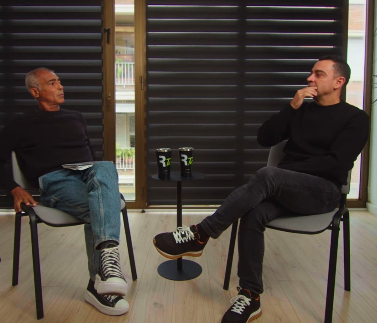 LaLigaBR's tweet photo. 👀 Perguntas e respostas rápidas entre Romário e Xavi: 

🗣️ Romário: "Assistência ou gol?"

🗣️ Xavi - Gol

🗣️ Romário: Melhor amigo no futebol? 

🗣️ Xavi - Busquets

🗣️ Romário: Brasileiro mais difícil que enfrentou?

🗣️ Xavi: Ronaldo Nazário 

🗣️ Romário: Um jogador de futebol chato de enfrentar?

🗣️ Xavi: Pepe

🗣️ Romário: Melhor treinador de todos para você?

🗣️ Xavi: Diria dois, Luis Aragonés e Pep Guardiola, nessa ordem. 

🗣️ Romário: Sonho não realizado no futebol? 

🗣️ Xavi: Como treinador, ser campeão do mundo, da Champions, 

🗣️ Romário: Partida inesquecível?

🗣️ Xavi: 5 a 0 no Real Madrid. 

🗣️ Romário: Uma ação dentro de campo que você gosta muito?

🗣️ Xavi: Respeito com o rival.