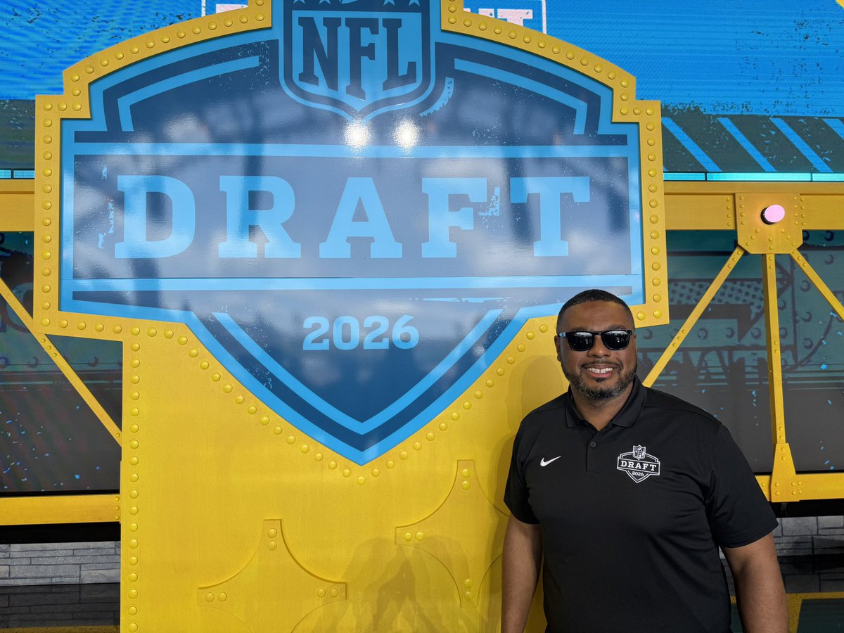 Austin Davis tweet media