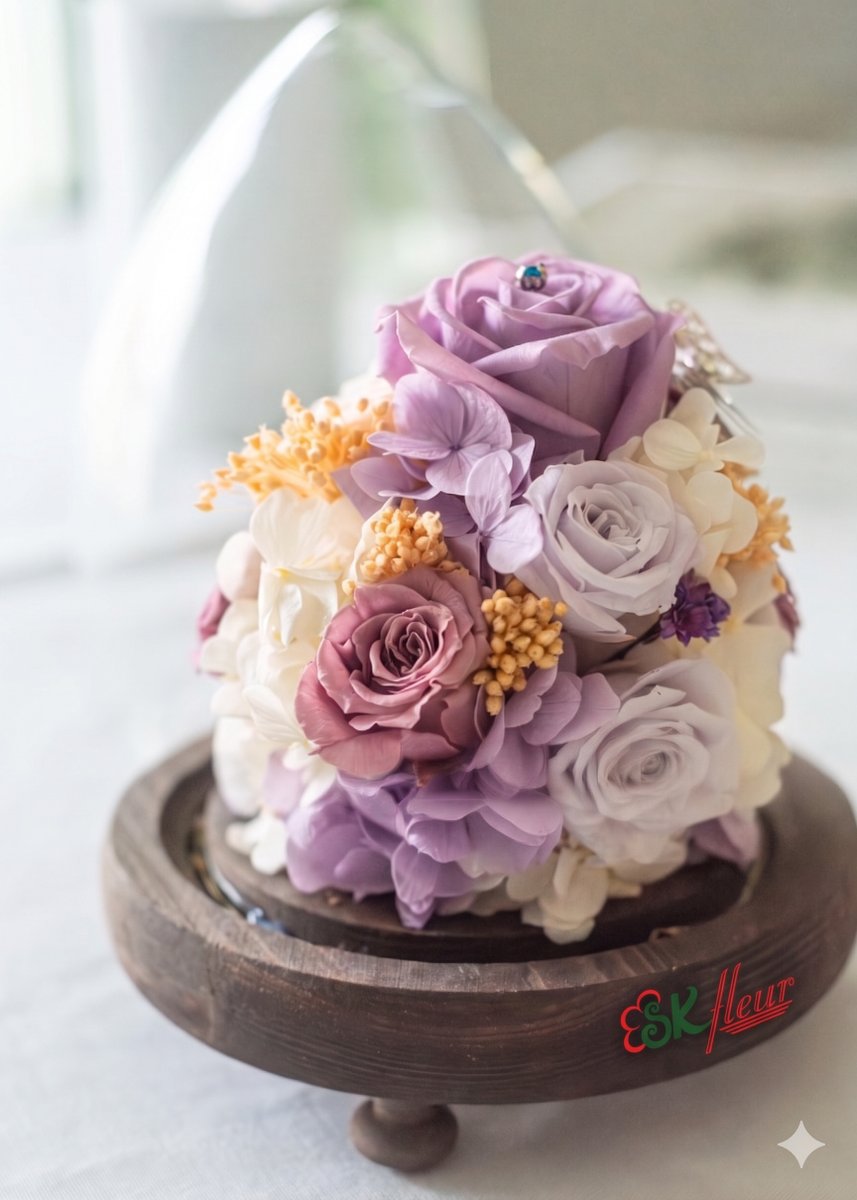 Skfleursg's tweet image. Handcrafted &amp;amp; everlasting — Preserved Flowers Dome (Lilac &amp;amp; White Rose) in a glass dome. No watering, just timeless beauty. Free shipping. Only a few left. wix.to/uBJ0ijt #PreservedFlowers #GiftIdea #HomeDecor