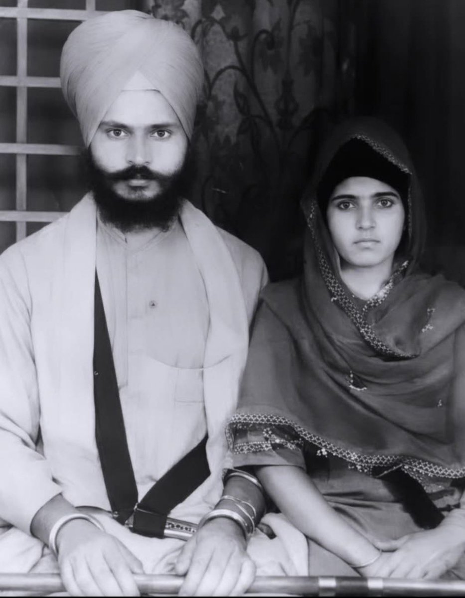 Balroopkaur16's tweet image. ਸਿਮਰਨ ਅਤੇ ਸ਼ਸਤਰ ਦਾ ਅਦੁੱਤੀ ਸੁਮੇਲ: ਸ਼ਹੀਦ ਬਾਬਾ ਗੁਰਬਚਨ ਸਿੰਘ ਮਾਨੋਚਾਹਲ 
ਬਾਬਾ ਜੀ ਨੇ ਆਪਣੀ ਨਿਡਰ ਅਗਵਾਈ ਅਤੇ ਲਾਸਾਨੀ ਕੁਰਬਾਨੀ ਨਾਲ ਸਿੱਖ ਕੌਮ ਦੇ ਇਤਿਹਾਸ ਵਿੱਚ ਇੱਕ ਅਣਖੀਲਾ ਅਧਿਆਏ ਜੋੜਿਆ ਹੈ। "ਸਮਰਪਣ ਨਾਲੋਂ ਮੌਤ ਭਲੀ" ਦਾ ਹੋਕਾ ਦੇਣ ਵਾਲੇ ਇਸ ਜਰਨੈਲ ਦੀ ਸ਼ਹਾਦਤ ਹਮੇਸ਼ਾ ਕੌਮੀ ਆਜ਼ਾਦੀ ਦੇ ਸੰਕਲਪ ਨੂੰ ਤਾਜ਼ਾ ਰੱਖੇਗੀ। #justice