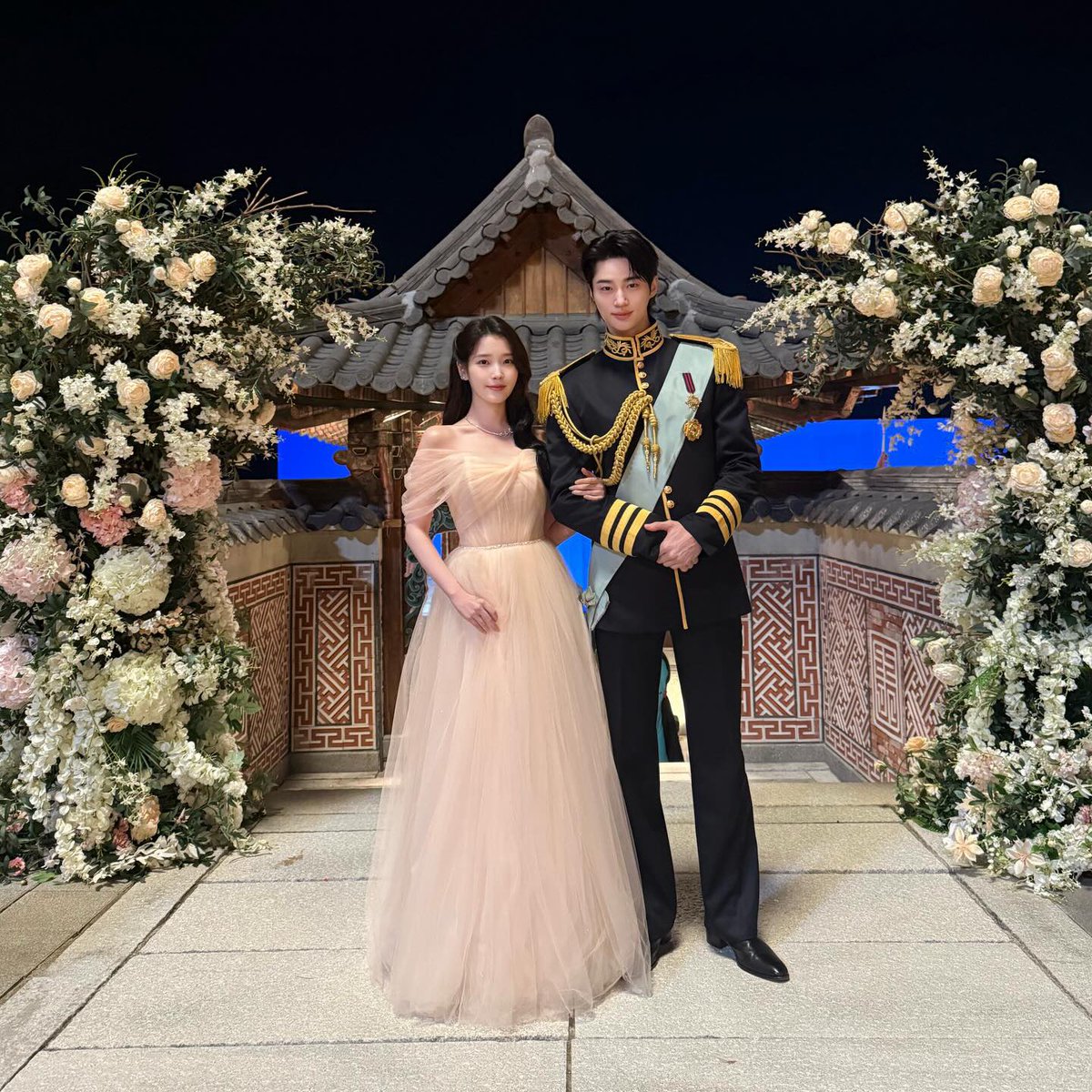 IUteamstarcandy's tweet image. [IU IG] 260426 “Behind the scene photos of episode 6 💃🕺💍🎆
Waking up to jaga (his highness) posting the highlight photos first, I was one step too late..”

#IU #아이유 #21세기대군부인
instagram.com/p/DXkrvW-kpDd/
