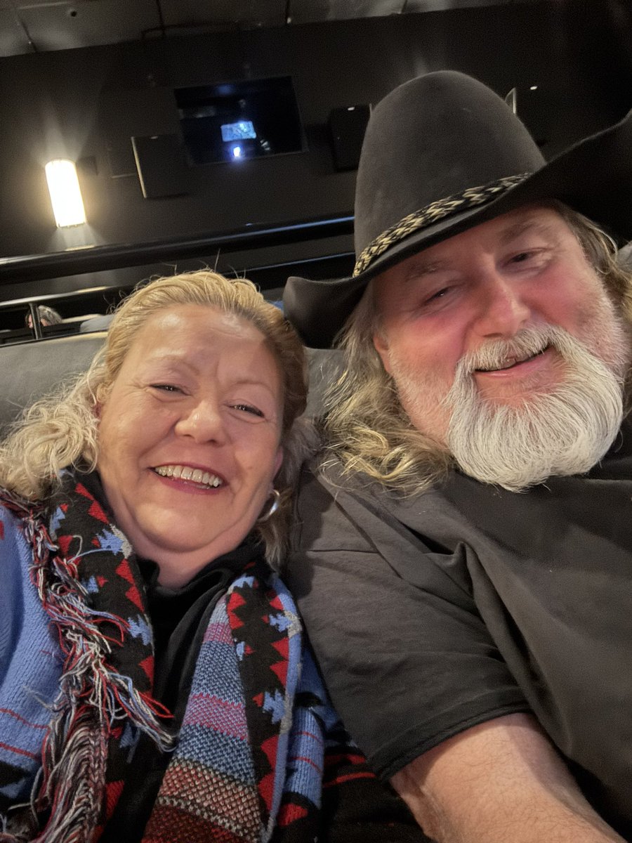 LinandDaisy's tweet image. Mom &amp;amp; Dad are having a date night. Dinner and a movie, VIP style 🎥 🍿.
#dogsoftwitter 
#dogsofX