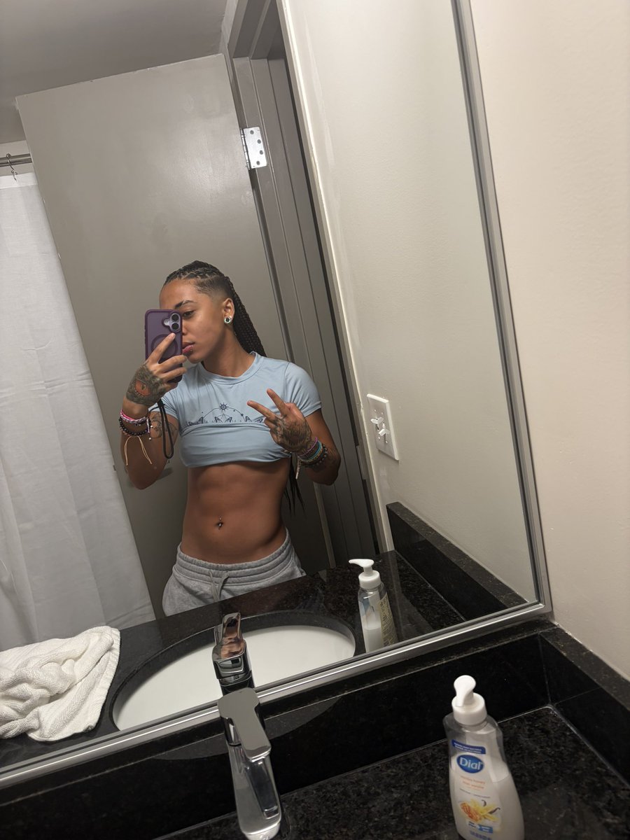 Zerella Skies 🐲 🇵🇹 Xbiz Miami 2026 tweet media