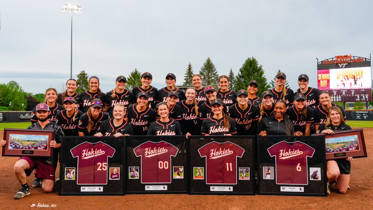 HokiesSoftball's tweet photo. So incredibly thankful for this group, all their positivity and everything they’ve done for Virginia Tech Softball 🦃🧡

#Hokies https://t.co/krNDEZCBwh