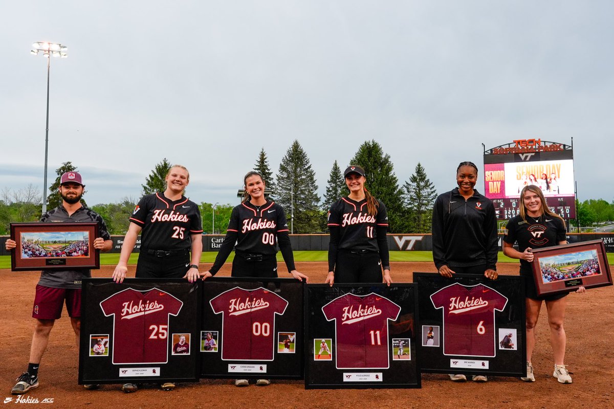 HokiesSoftball's tweet photo. So incredibly thankful for this group, all their positivity and everything they’ve done for Virginia Tech Softball 🦃🧡

#Hokies https://t.co/krNDEZCBwh