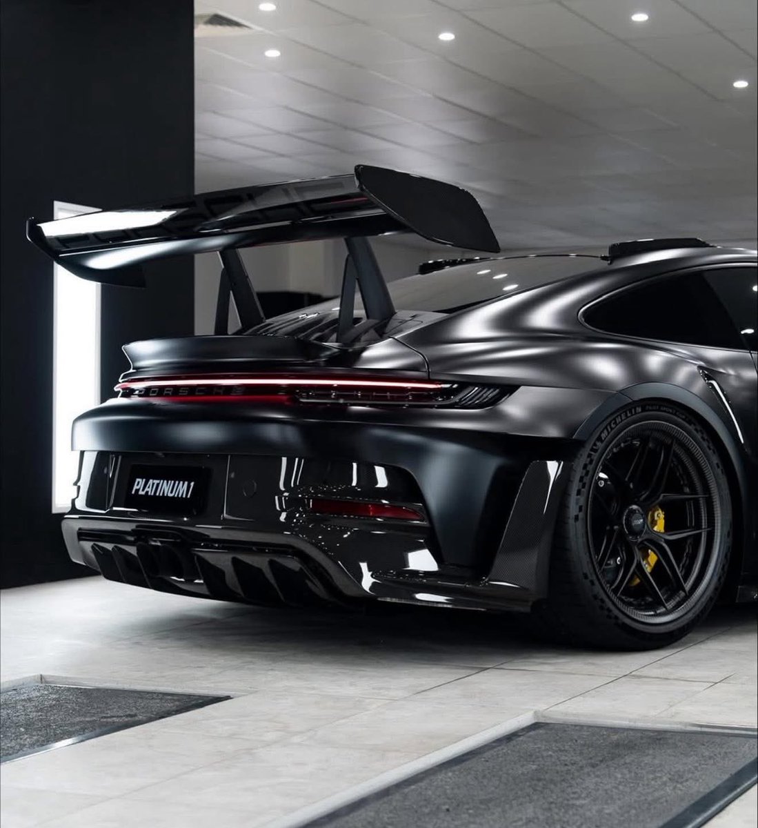 TorquePrime's tweet photo. Porsche 911 GT3 RS https://t.co/4Ue7FMqI1H