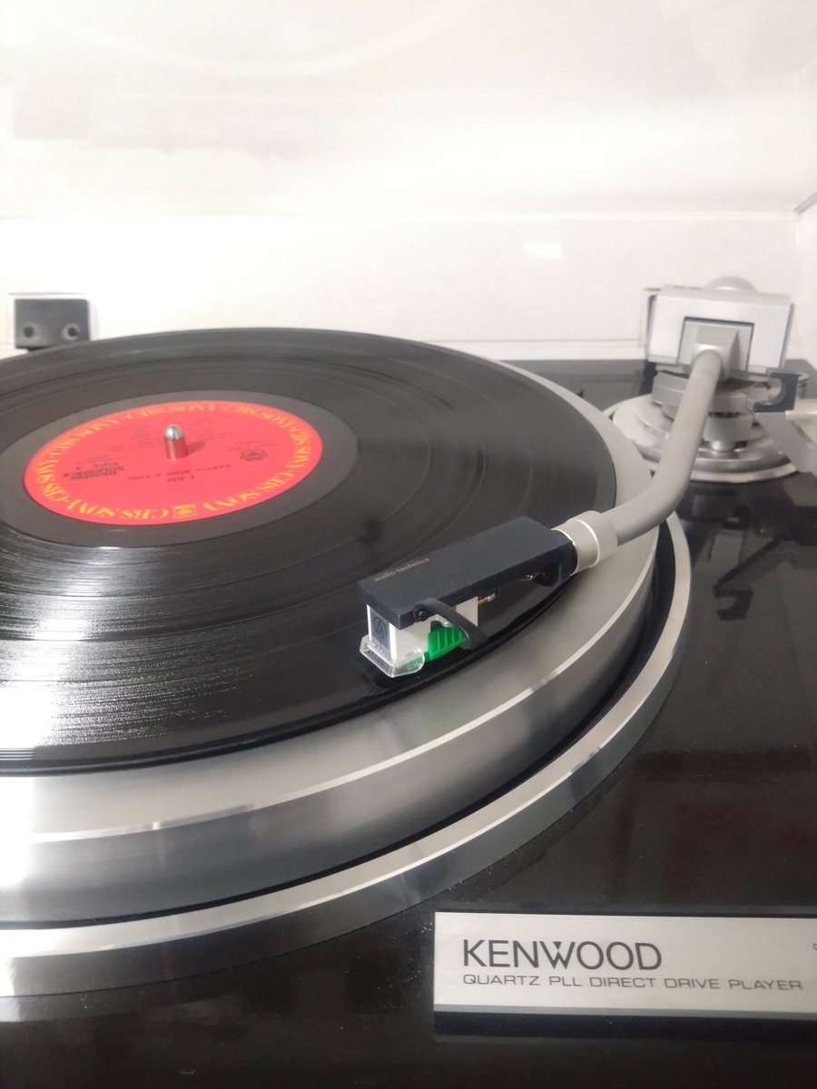 Mashi777's tweet photo. 久しぶりにアース・ウィンド&amp;ファイアーのアナログ盤　I am(黙示録1979発)を聴いてる。 https://t.co/hnBy4SrTHi