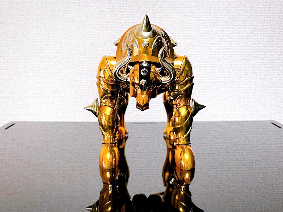 牡牛座タウラスの黄金聖衣、前から 猛き黄金の野牛！ #聖闘士星矢