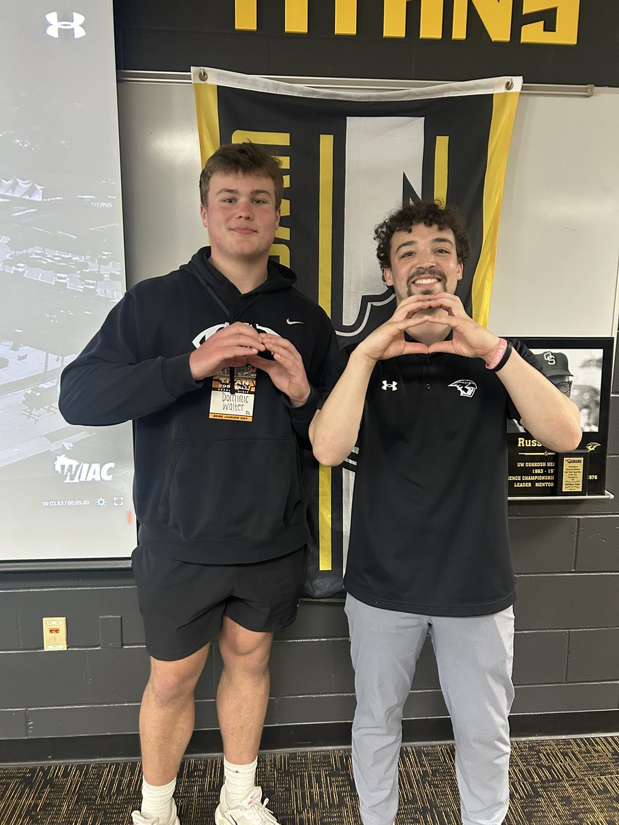 Dominicwalter87's tweet image. Had an amazing experience at @UWOFootball and cannot wait to see what else the program has to offer! Roll Titans ⚡️@PrepRedzoneWI @MJ_NFLDraft @coachmaerob @CoachJBRob @NolanGirdaukas @PeteyBananas @CoachSten #AGTG