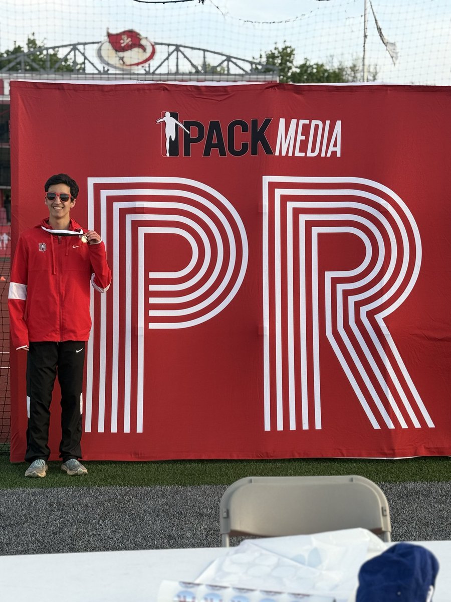 DeerfieldTFnXC's tweet photo. 🏃‍♂️💨 🥉 Andrew Calderon with a 4:19.45 for 3rd Place Finish in the Boys Undercard Mile (4:18.01 1600m) at Distance Night in Palatine!  #TheStandard #WarriorPride https://t.co/eX8xfGkVBu