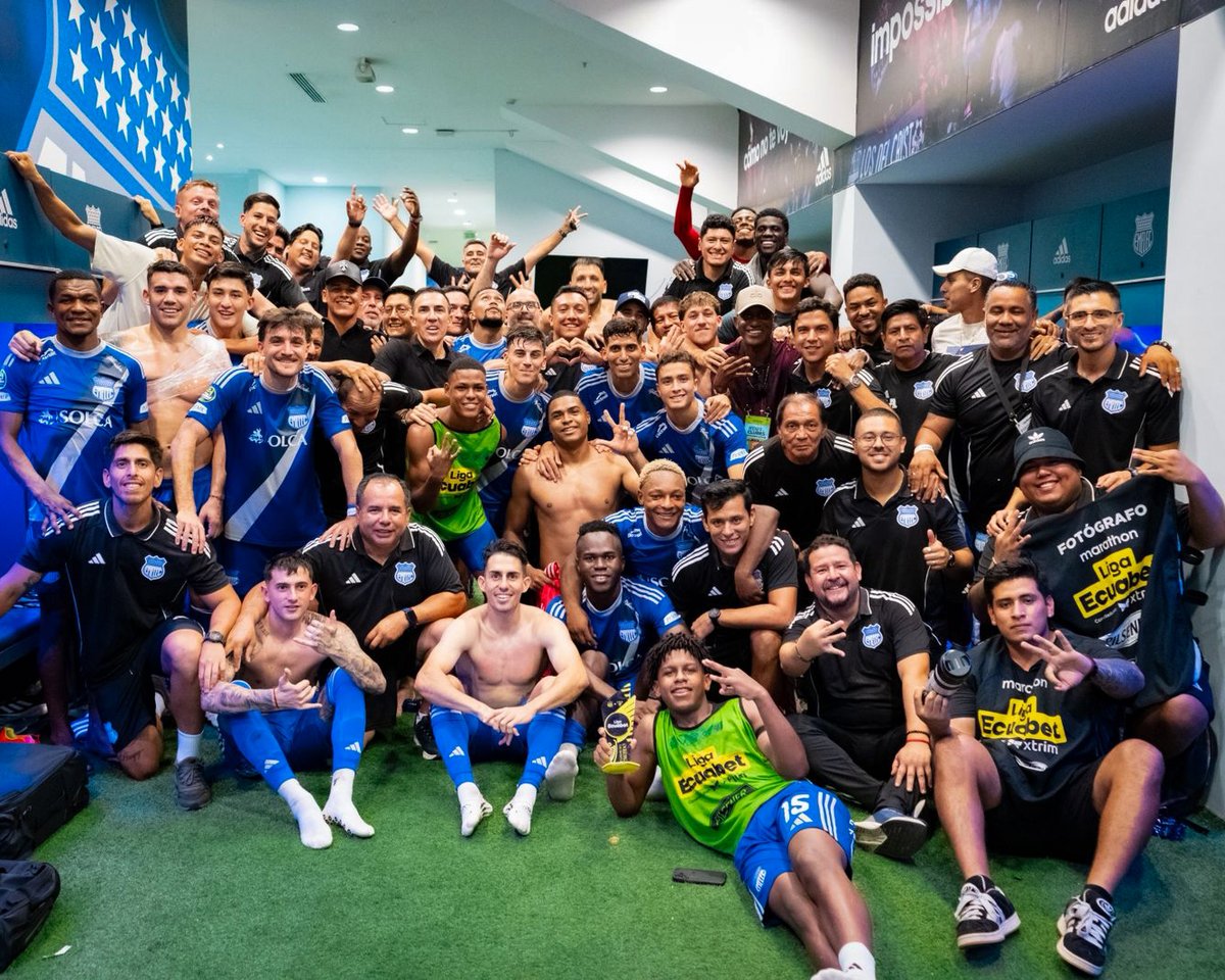 Un solo puño ⚡️
Una victoria de todos.

#VolviendoASerEmelec 🔵
#LigaEcuabet
#MesDelEmelecismo