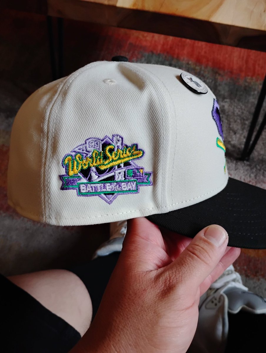 creamm1987's tweet image. #FOTD #KOTD @PINdejos1
OG Metallic 5s just like my Brotha @Cmd_Guap1 on this chill #Saturday
#PINdejos #NUMaera
🌎Wide🧢#Family
@Catoishere @ElShaungo_ @DyeMasterDiscs @ChiefWahoo22 @miggy_roman @Uli_GEE @edthehead64 @sdfitteds @scarface1197 @BWoodie97 @NewEraWes @TheManWithESPN