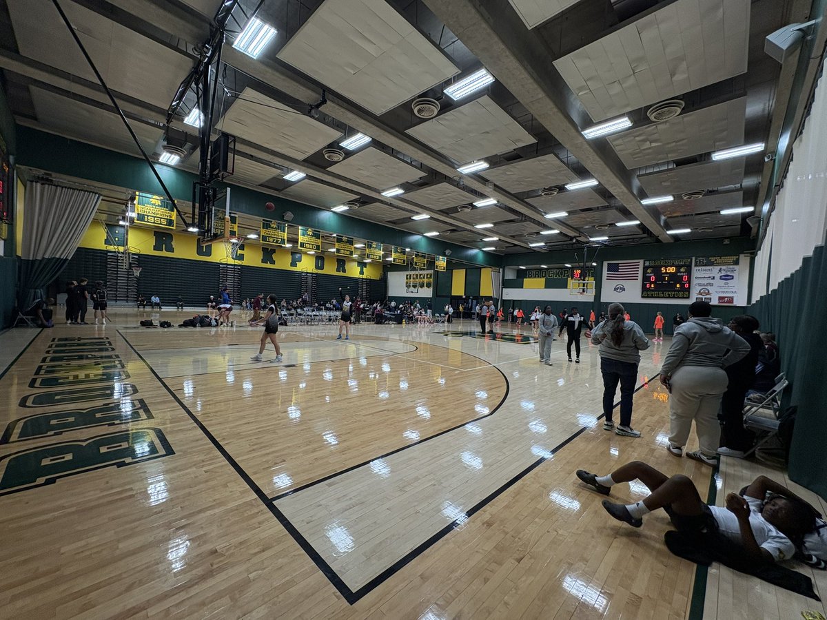 NYSTakeover's tweet image. #TodaysOffice
SUNY Brockport

Oh yeah. I was here again. Did I ever actually leave? Questionable.

I don’t have opportunities to get to the more ‘local’ based tournaments very often during AAU season, but you never know if/what you’ll find. Decided to extend the 585 stay a day