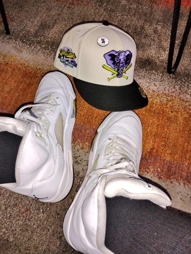 creamm1987's tweet image. #FOTD #KOTD @PINdejos1
OG Metallic 5s just like my Brotha @Cmd_Guap1 on this chill #Saturday
#PINdejos #NUMaera
🌎Wide🧢#Family
@Catoishere @ElShaungo_ @DyeMasterDiscs @ChiefWahoo22 @miggy_roman @Uli_GEE @edthehead64 @sdfitteds @scarface1197 @BWoodie97 @NewEraWes @TheManWithESPN