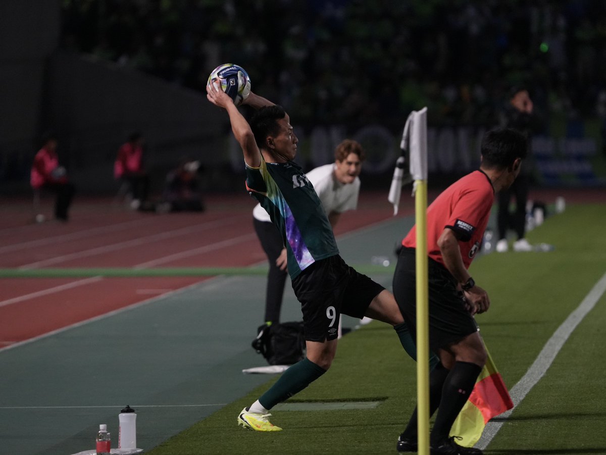 ブッキー tweet media