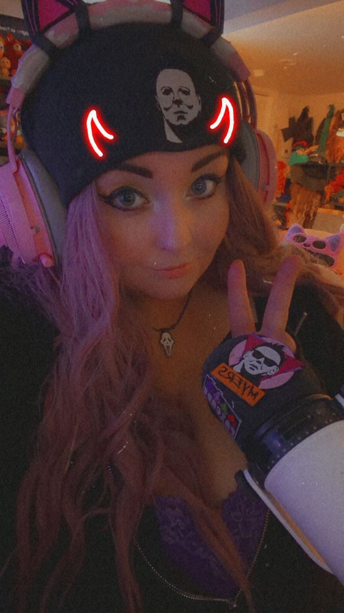 HotPinkYorkie's tweet image. Saturday night vibes 💜 live on the purple app!

#twitchstreamer 
#DeadbyDaylight 

twitch.tv/hotpinkyorkie