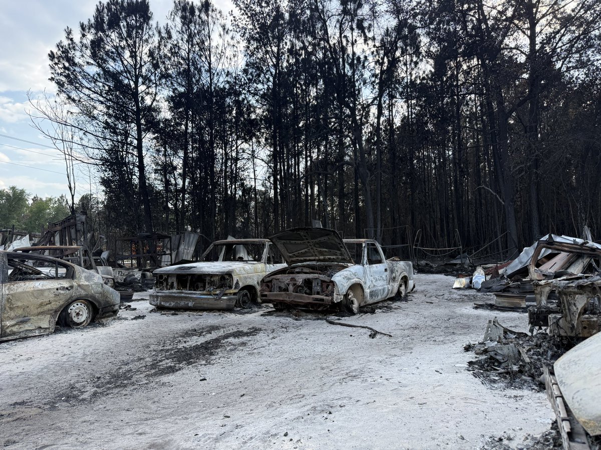 SarahWinkelmann's tweet photo. The images out of Brantley County, Georgia are devastating! And this is just the beginning as the fire continues to spread and more people are evacuated. https://t.co/dfVW0EcoAm