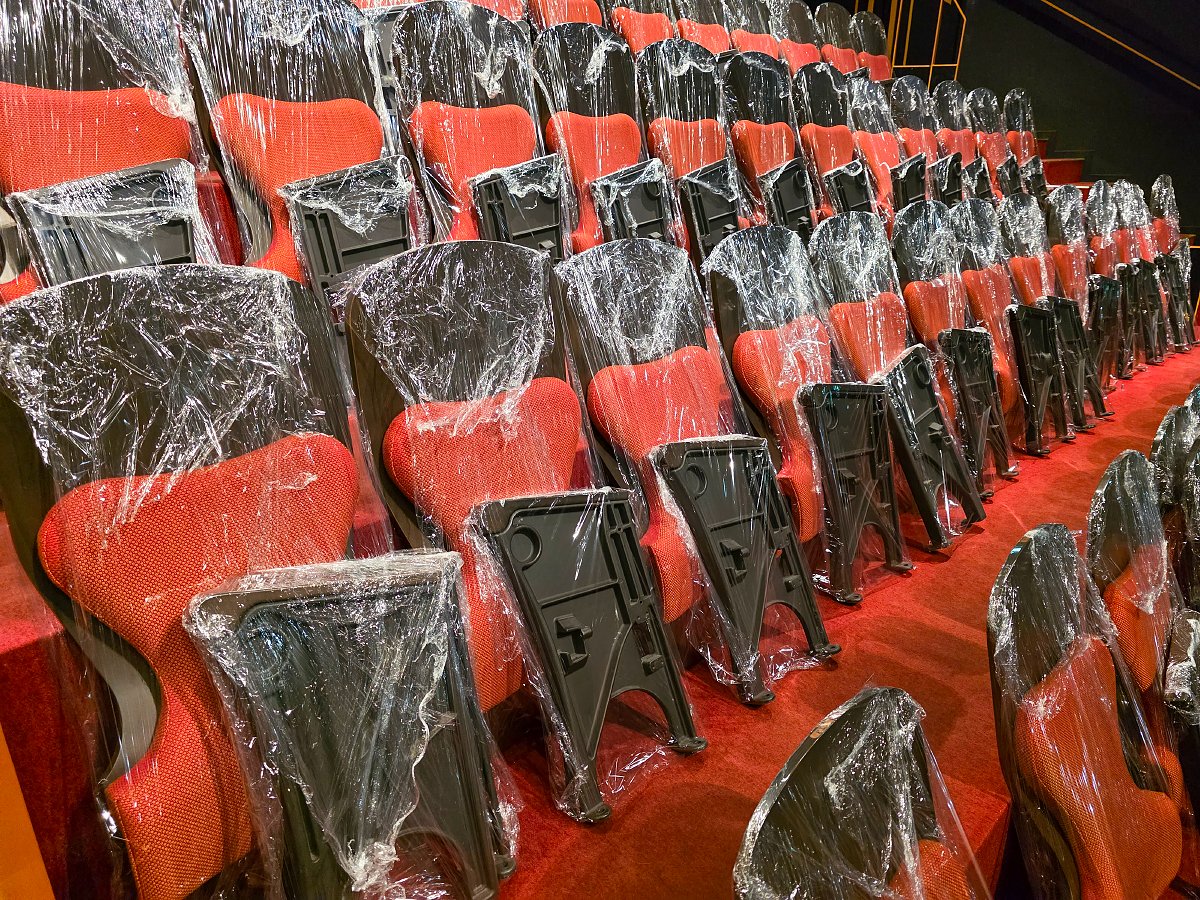 『#オペラ座の怪人』名古屋公演
🎭開幕まであと70日🎭

旧・名古屋四季劇場の内装の一部は、新劇場・MTG名古屋四季劇場［熱田］へ受け継がれます。例えば客席。
座席はすべて外され、パッキングして新劇場に運ばれます。

#オペラ座名古屋 7月5日開幕
#名古屋四季劇場は熱田へ
shiki.jp/sp_stage_sched…