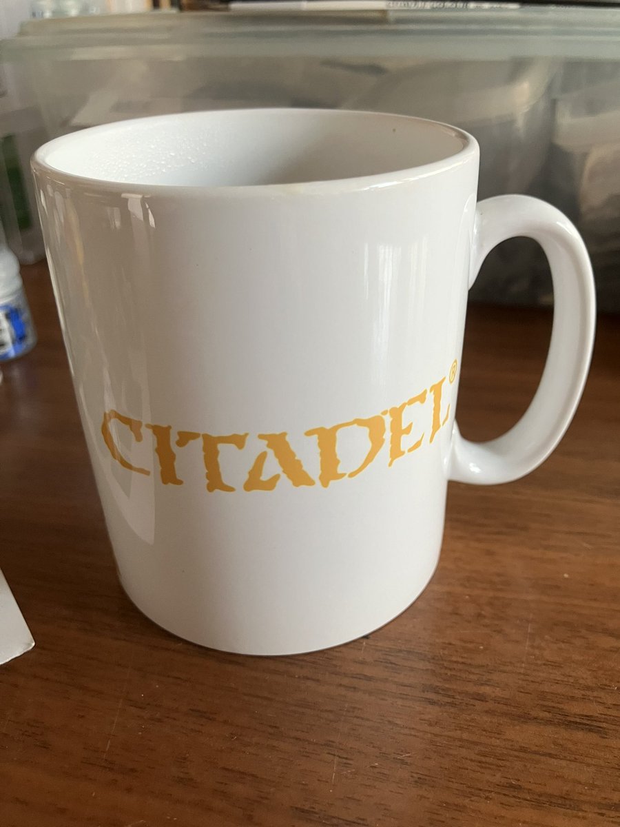 silver_strix's tweet photo. 週末の朝。ひさびさにクラシックシタデルミニチュアを塗り終えての一杯☕️
"新しい物事はすべからく正しい"確かに変化は必要だ。
個人の好みとかではなく、何でも変えれば必ず良い方向へ進むではないのだろう。
遊びだからこそ心が置き去り風化するのは違う。要分別。
#cdnd #TRPG #シタデルカラー https://t.co/MPxCTxWtsR