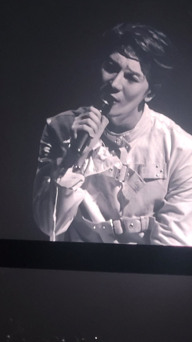 GOT7 prometeu 🖤❤️ JayB 5/7 💚 tweet media