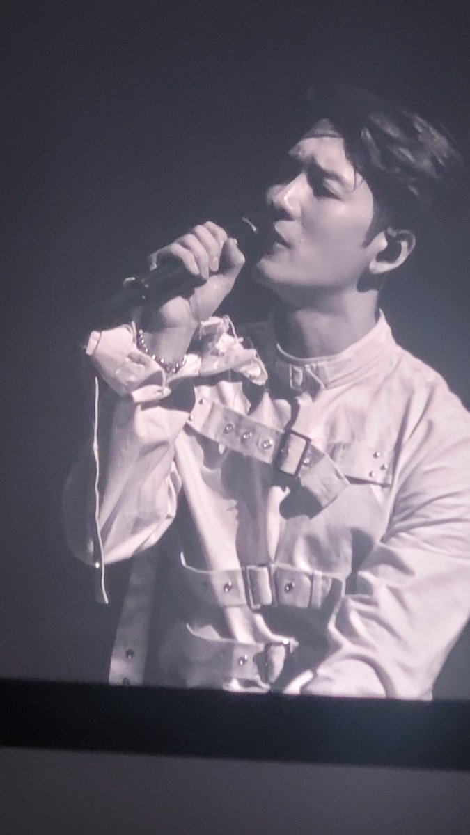 GOT7 prometeu 🖤❤️ JayB 5/7 💚 tweet media