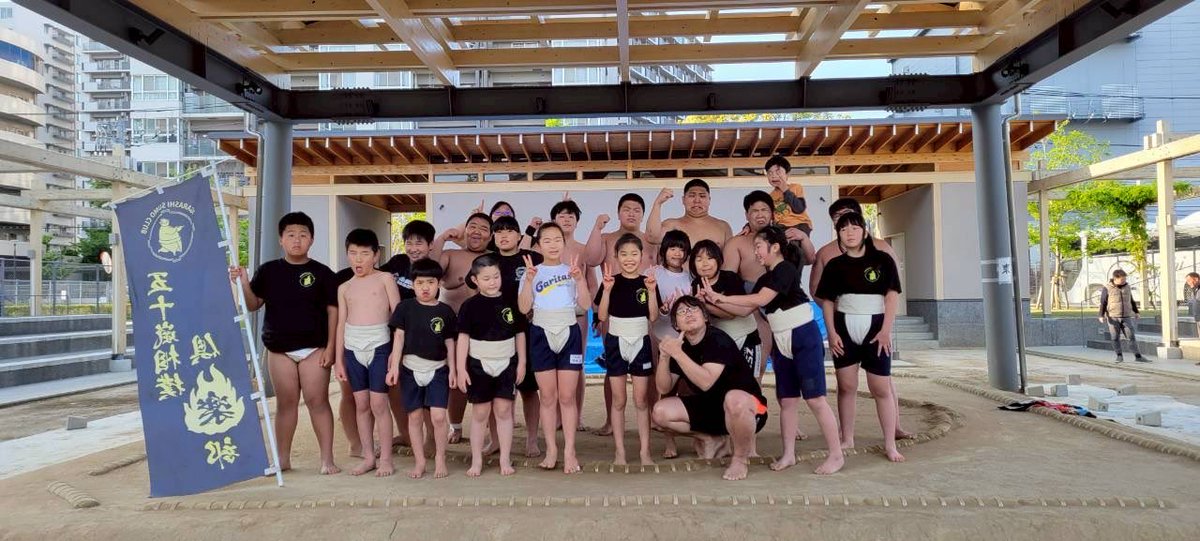 igarashsumoclub's tweet photo. 五十嵐相撲クラブ😃
稽古お疲れ様でした💪
集合写真はお決まり変顔🤪
向の岡工業相撲部のお兄さん達が胸出しに来てくれました😁
来週から始まる試合で恩返しができるように😊
選手たちの応援よろしくお願いします🙇 https://t.co/uKQX4um3mp